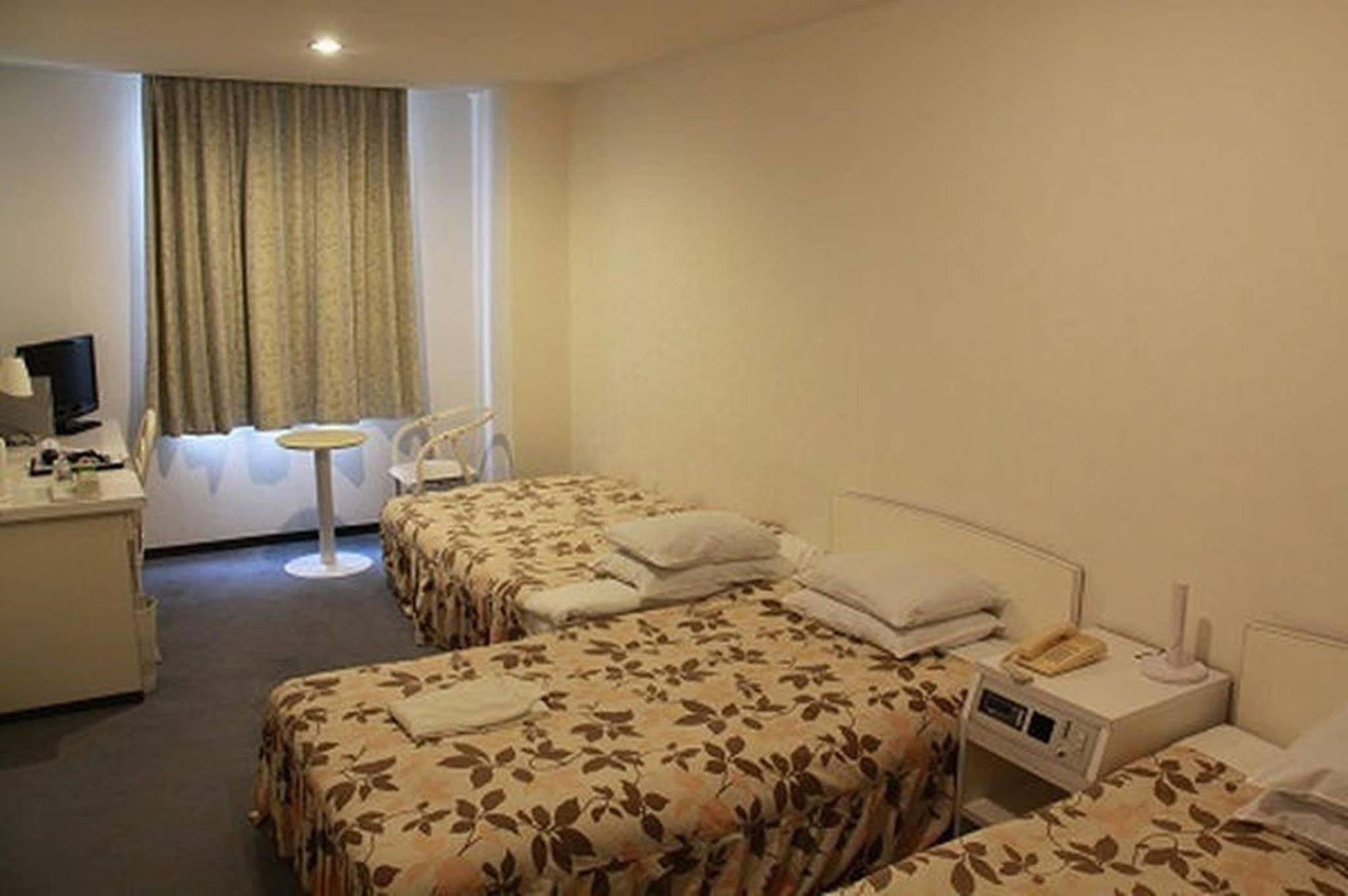Takamatsu Century Hotel Екстер'єр фото